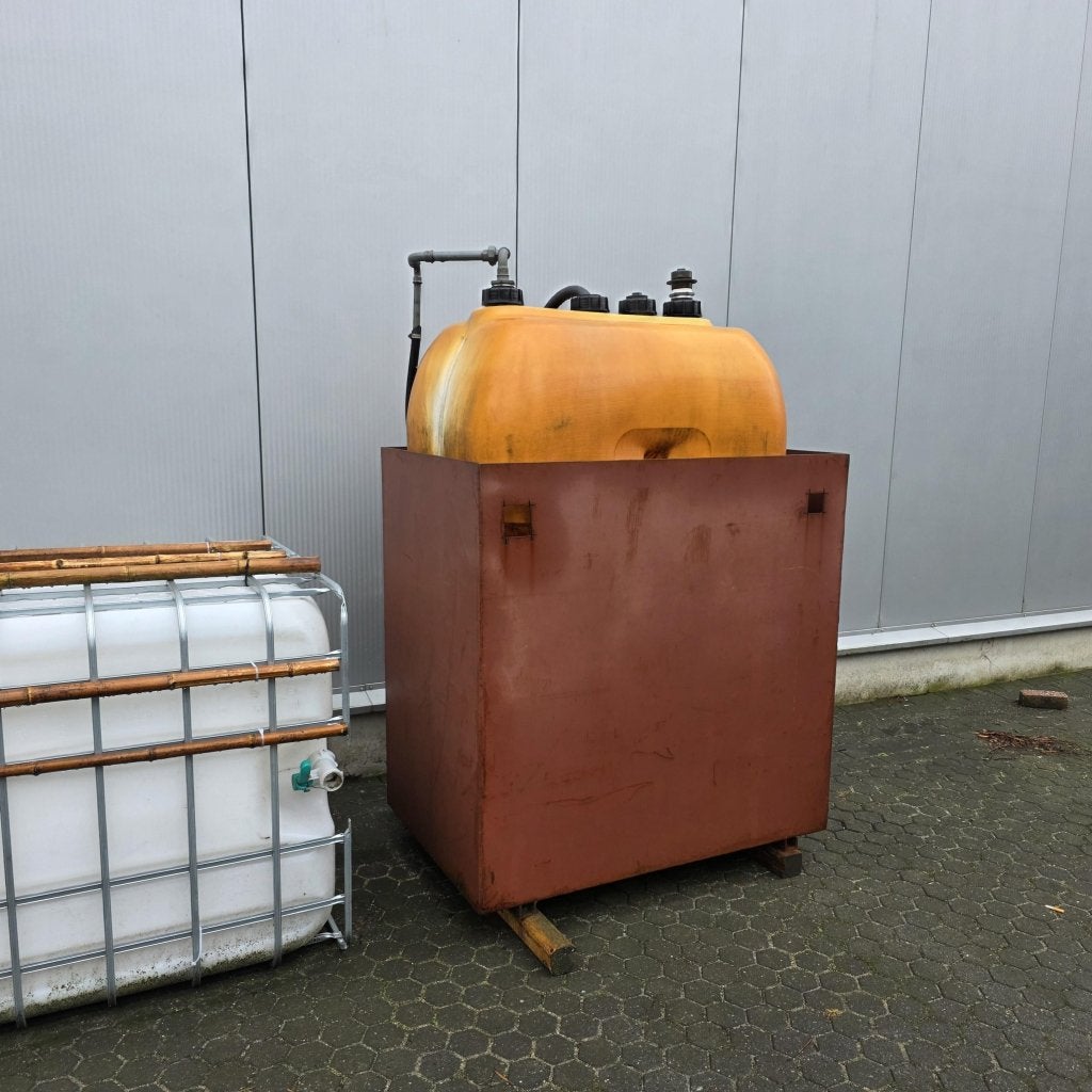 Kunststof voorraadtank / brandstoftank met stalen lekbak en, Niet ingevuld, Niet ingevuld, Niet ingevuld
