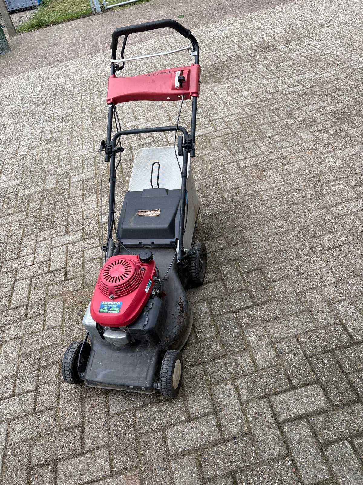 Honda GCV 135 grasmaaier - moet nagekeken worden, Tuin en Terras, Grasmaaiers, Ophalen, Cirkelmaaier, Gebruikt, 40 t/m 49 cm