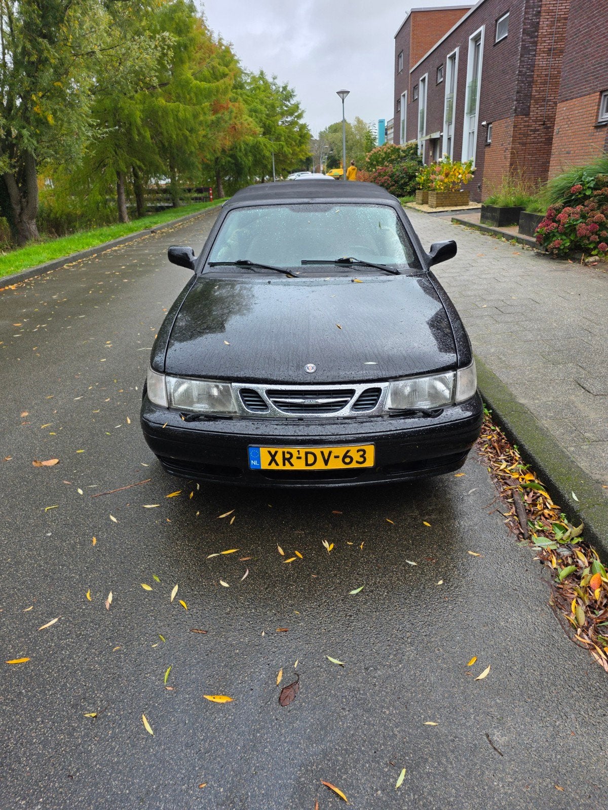 Saab 9-3 2.0 Turbo Cabrio AUT 1999 Zwart met APK, Beige, 4 cilinders, Cabriolet, 4 stoelen