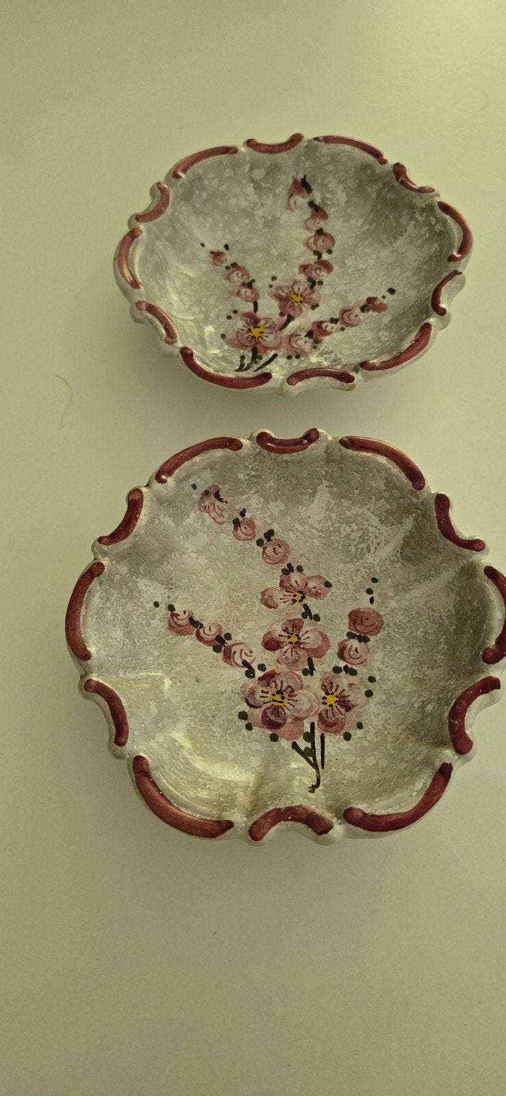 Set van 2 handgeschilderde Deruta schaaltjes met bloemen, Ophalen of Verzenden
