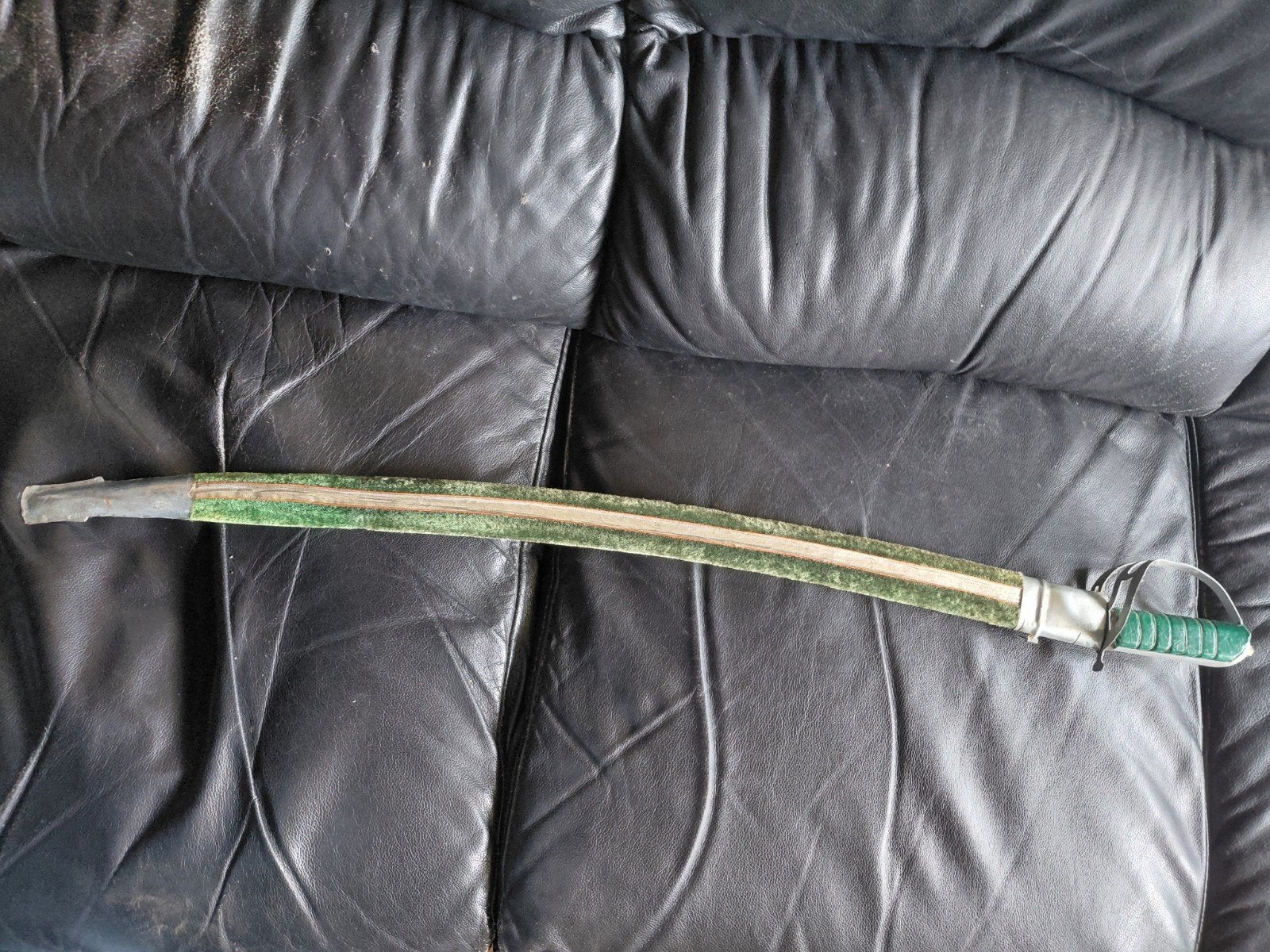Antieke sabel met groene grip en schede uit india, Verzamelen, Ophalen of Verzenden, Overige soorten, Azië, Zwaard of Sabel