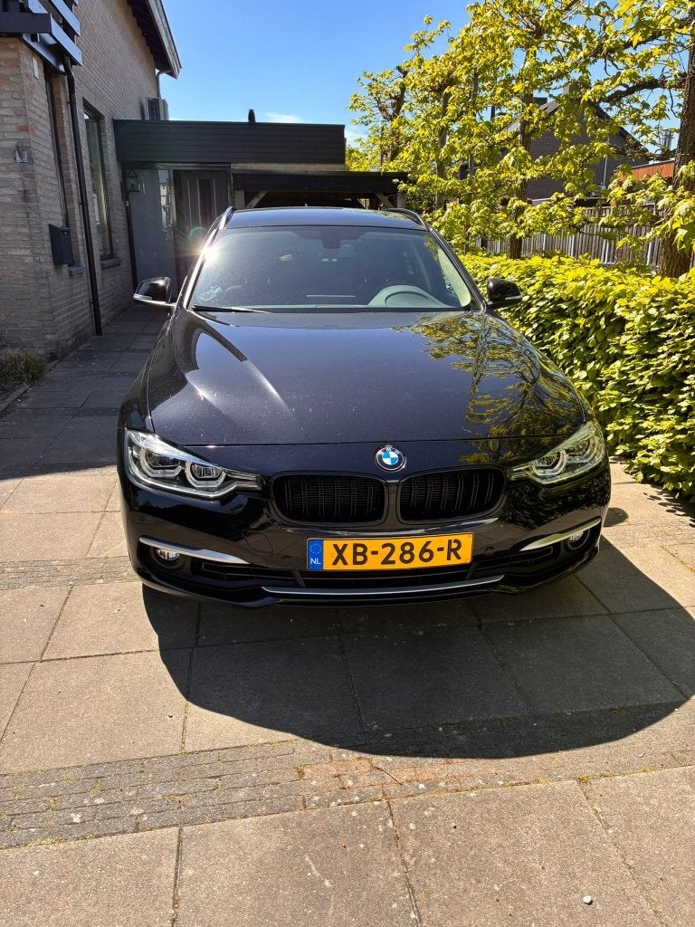 BMW 3-Serie 318i 136pk Aut 2018 Zwart Luxery, Automaat, 1465 kg, Zwart, Stationwagon