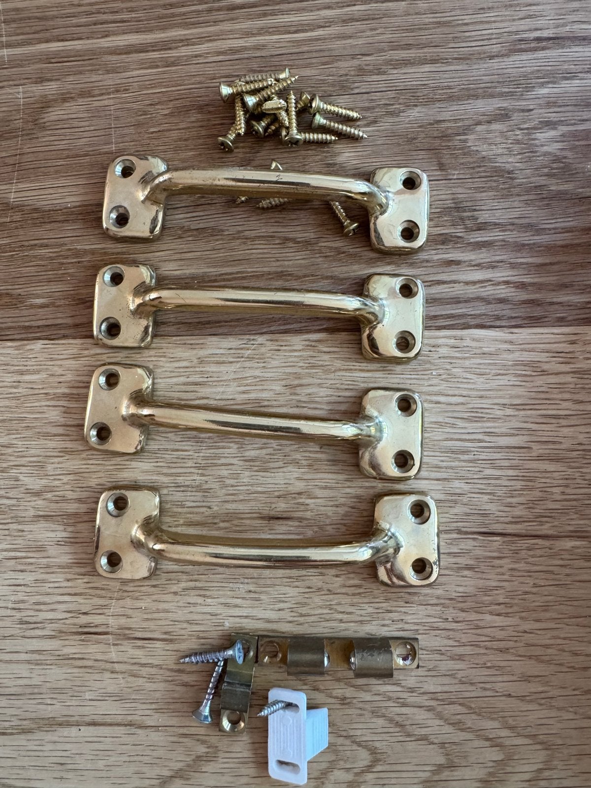4 Messing handgrepen en sluitingen met schroeven, Ophalen of Verzenden, Gebruikt, Koper of Messing, Klink of Kruk