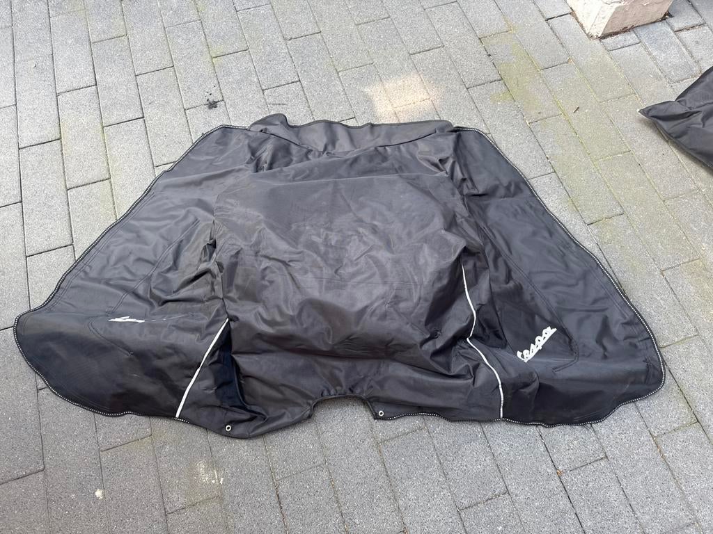 Beenkleed Vespa GTS 300 (2010-2022) Origineel, Ophalen of Verzenden