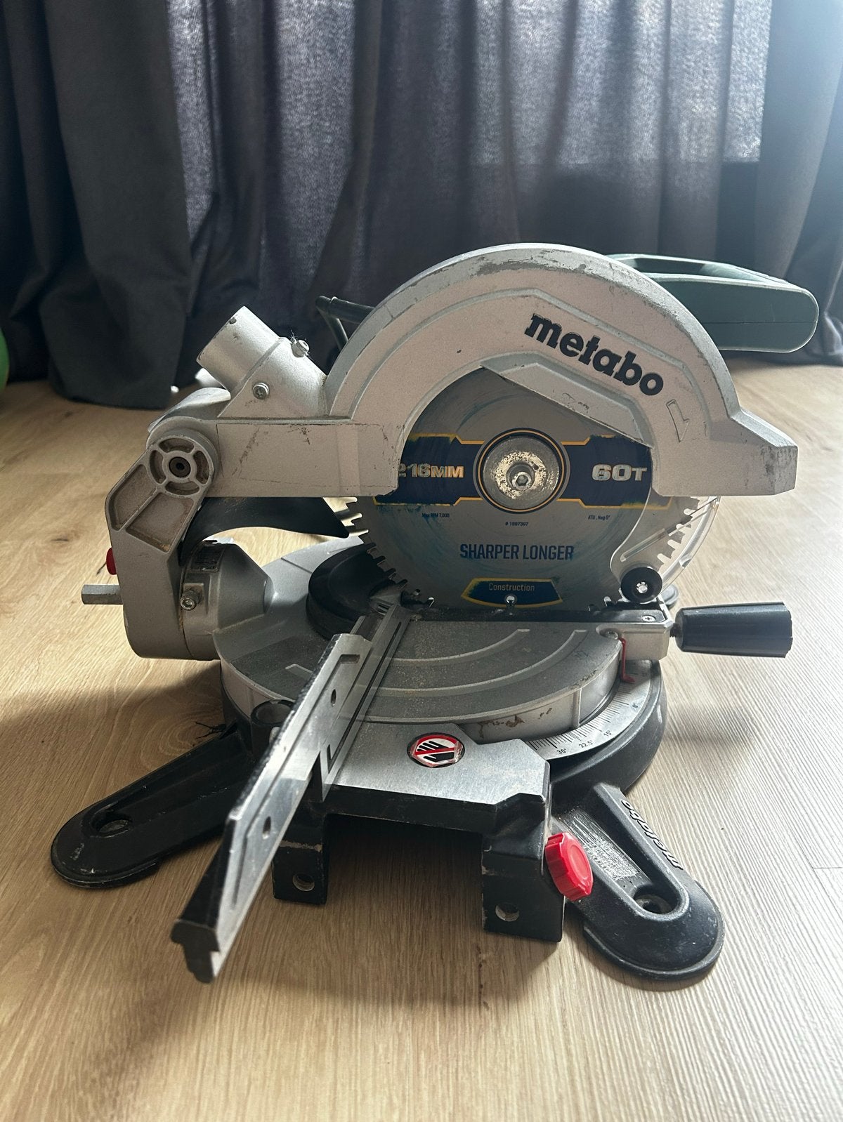 Metabo Afkort- en verstekzaag KS 216 M Lasercut, Doe-het-zelf en Verbouw, Gereedschap | Zaagmachines, Ophalen, Gebruikt, 70 mm of meer