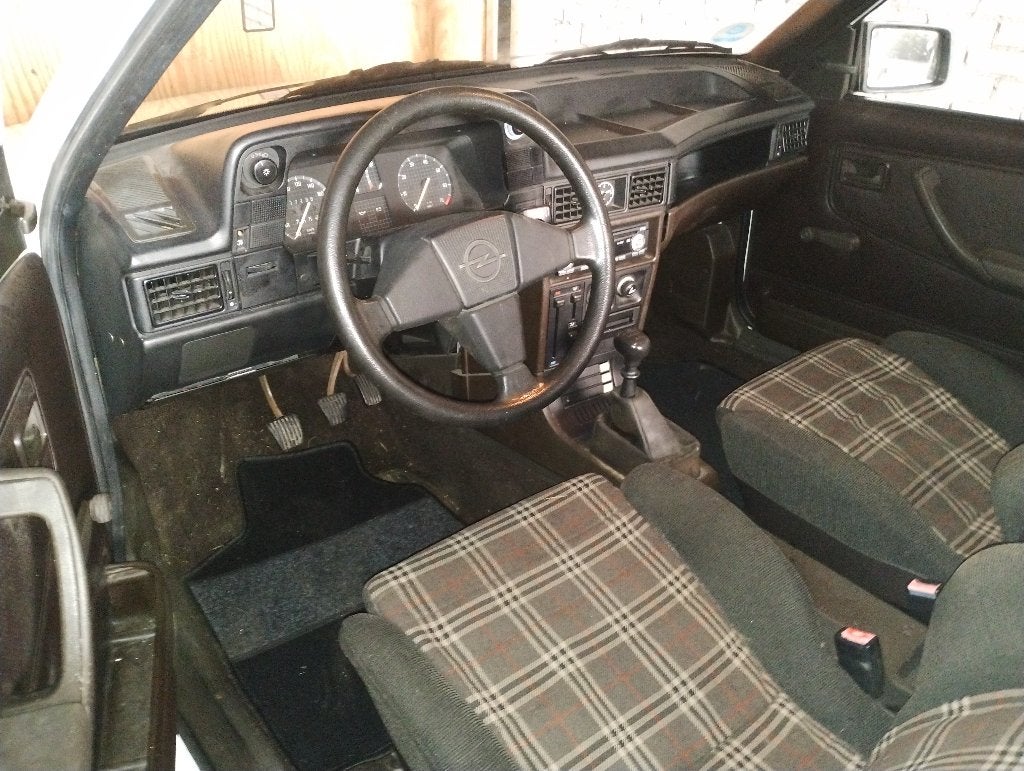 Opel 1985 1.8GT oldtimer apk tot 03-2028 boekjes aanwezig, foto 10
