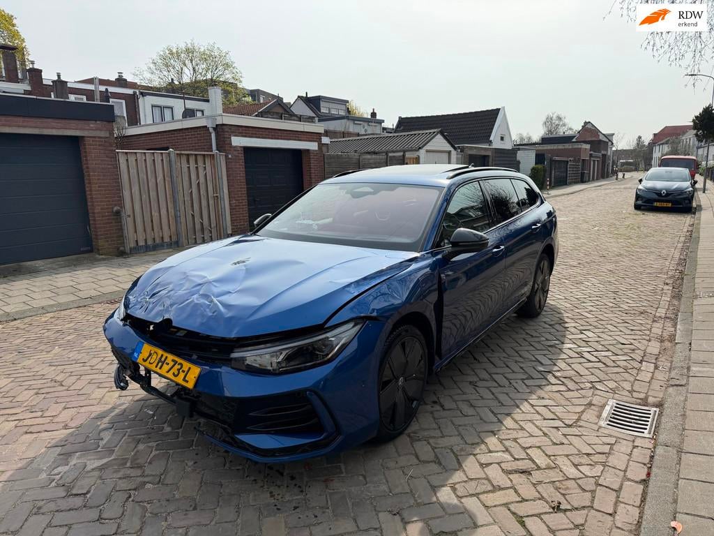 Volkswagen Passat Variant 1.5 eHybrid R-Line PANO NIEUW MODE, Auto diversen, Schadeauto's, Automaat, 1498 cc, Stationwagon, Hybride Elektrisch/Benzine