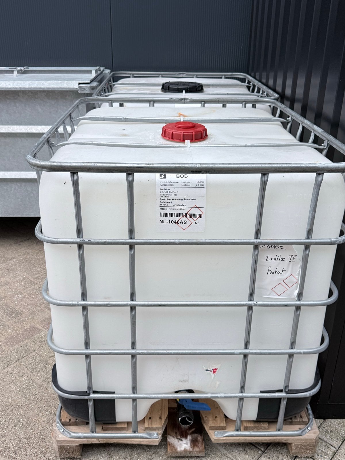 IBC-container met kraan/regenton/vat, Tuin en Terras, Ophalen, Kunststof, Met kraantje, 150 liter of meer