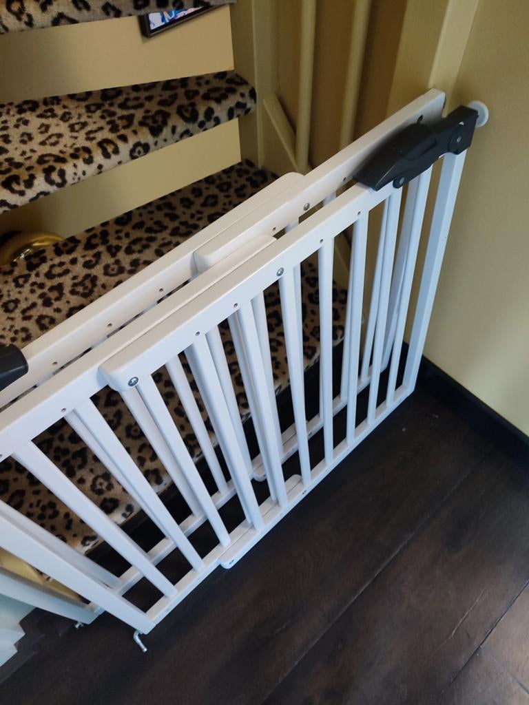 Wit houten veiligheidshekje voor trap of deur, Ophalen, Gebruikt, Schroefhekje, Hout