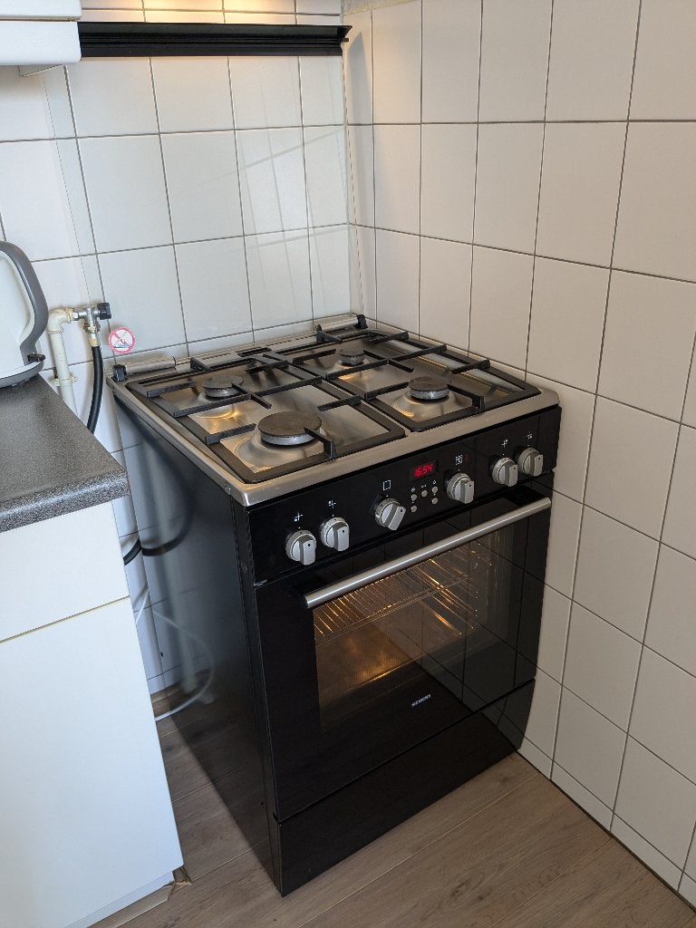 Gasfornuis met oven siemens HM744628-05, Witgoed en Apparatuur, Fornuizen, Ophalen, Gebruikt, Hete lucht, 4 kookzones