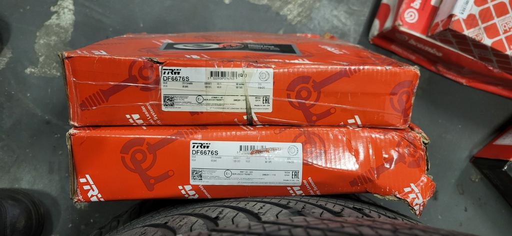 Set TRW remschijvenmet remblokke voor diverse Ford en Volvo, Ophalen of Verzenden, Nieuw, Volvo