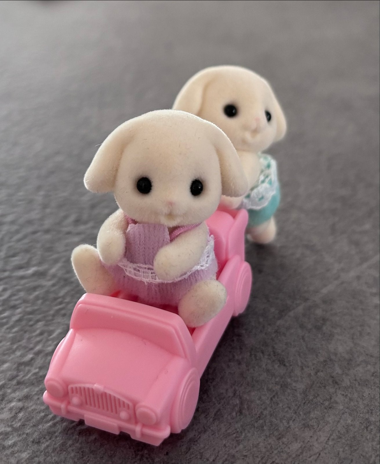 Sylvanian Families 5737 tweeling hangoorkonijn met roze auto, Ophalen, Nieuw, Jongen of Meisje
