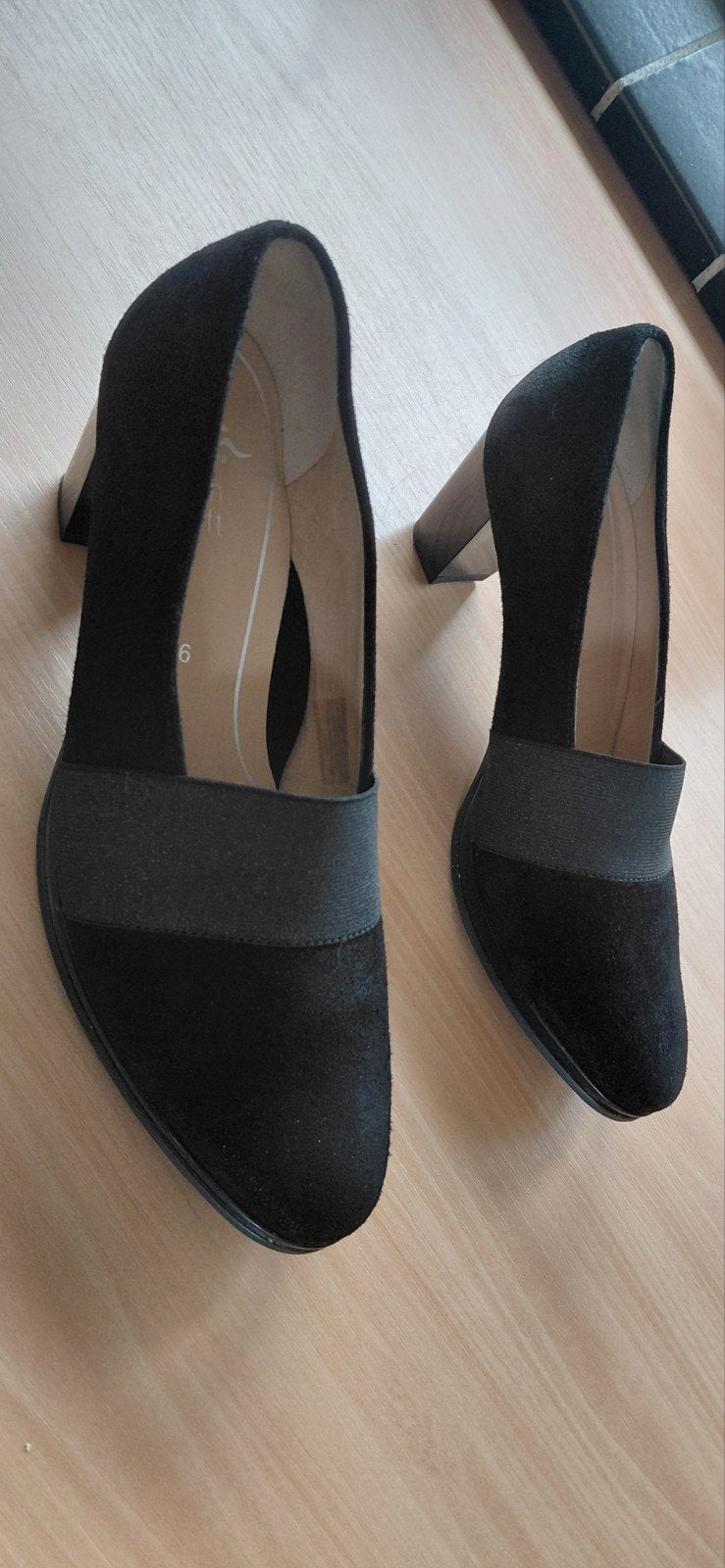 Ara zwarte suède pumps maat 6, Pumps, Zwart, Ophalen of Verzenden, Zo goed als nieuw