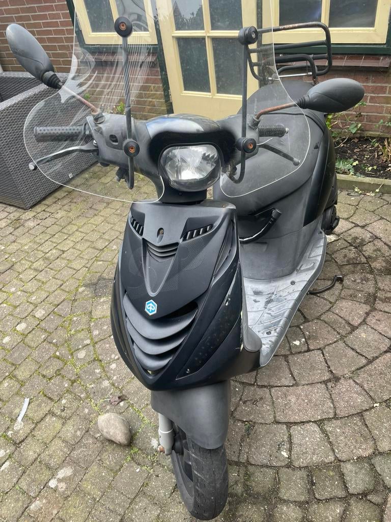Zip snor 2017 2 eigenaar, Fietsen en Brommers, Scooters | Piaggio, Ophalen of Verzenden, Zo goed als nieuw, Benzine, Zip
