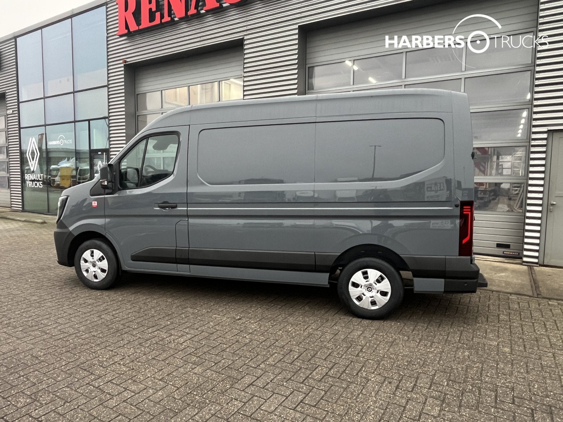 Renault Master E-Tech 87Kwh Longrange Red Edition (bj 2026), Auto's, Renault, Origineel Nederlands, Zilver of Grijs, Te koop