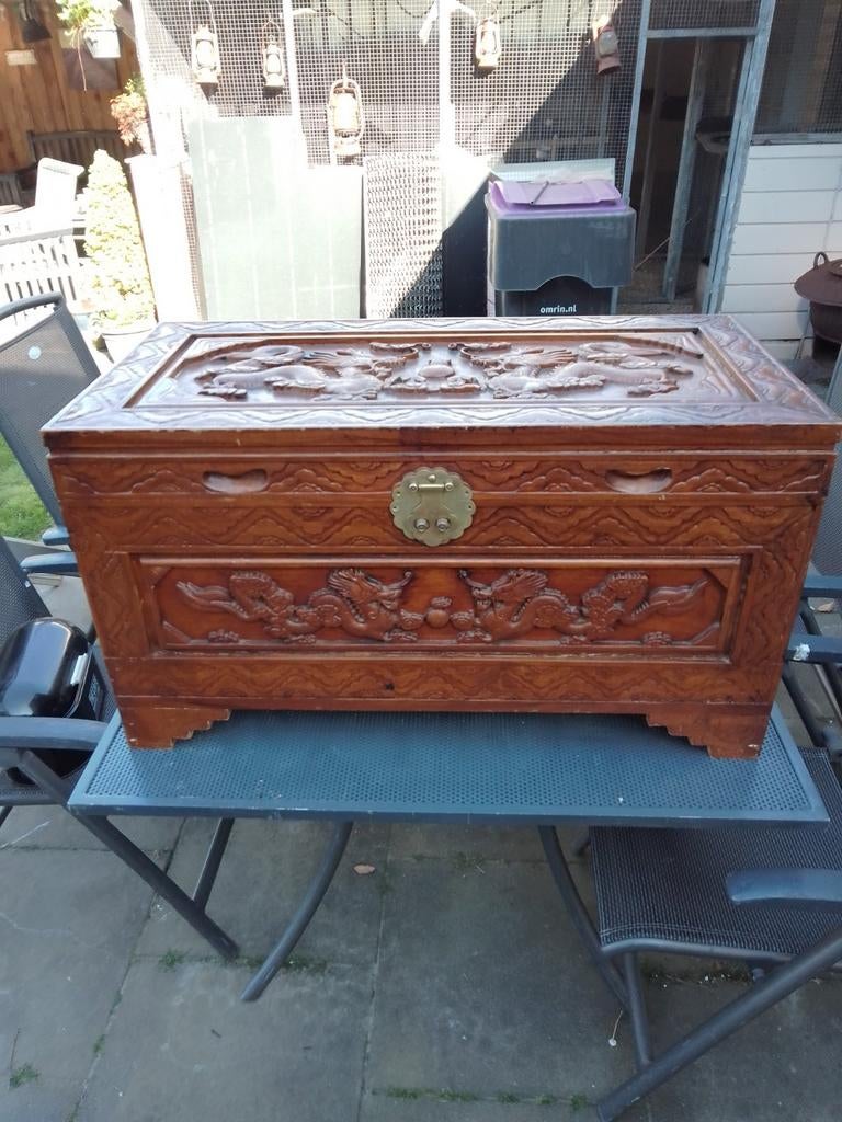 Chinese dekenkist / bruidskist met mooi houtsnijwerk, Ophalen, Minder dan 50 cm, Gebruikt, 50 tot 100 cm