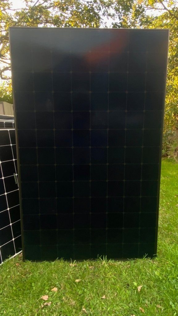 Full Black Sunpower 375W zonnepanelen (nieuw): €53 per stuk, Ophalen, Nieuw
