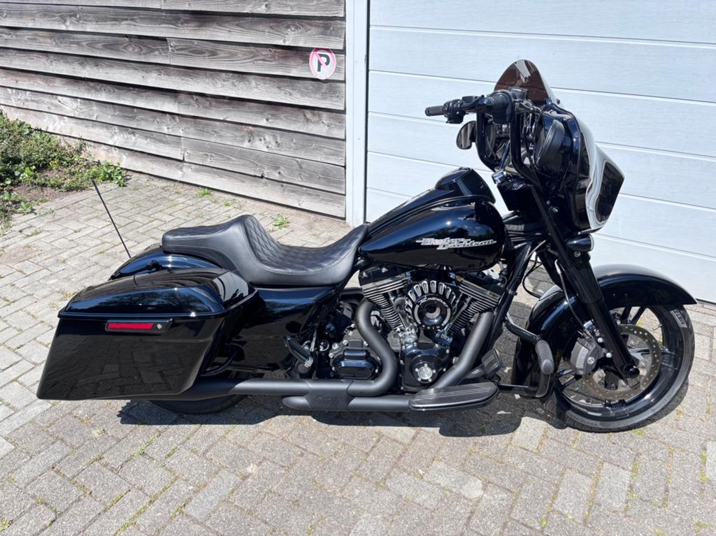 Harley Davidson Street Glide blacked out, Particulier, Toermotor