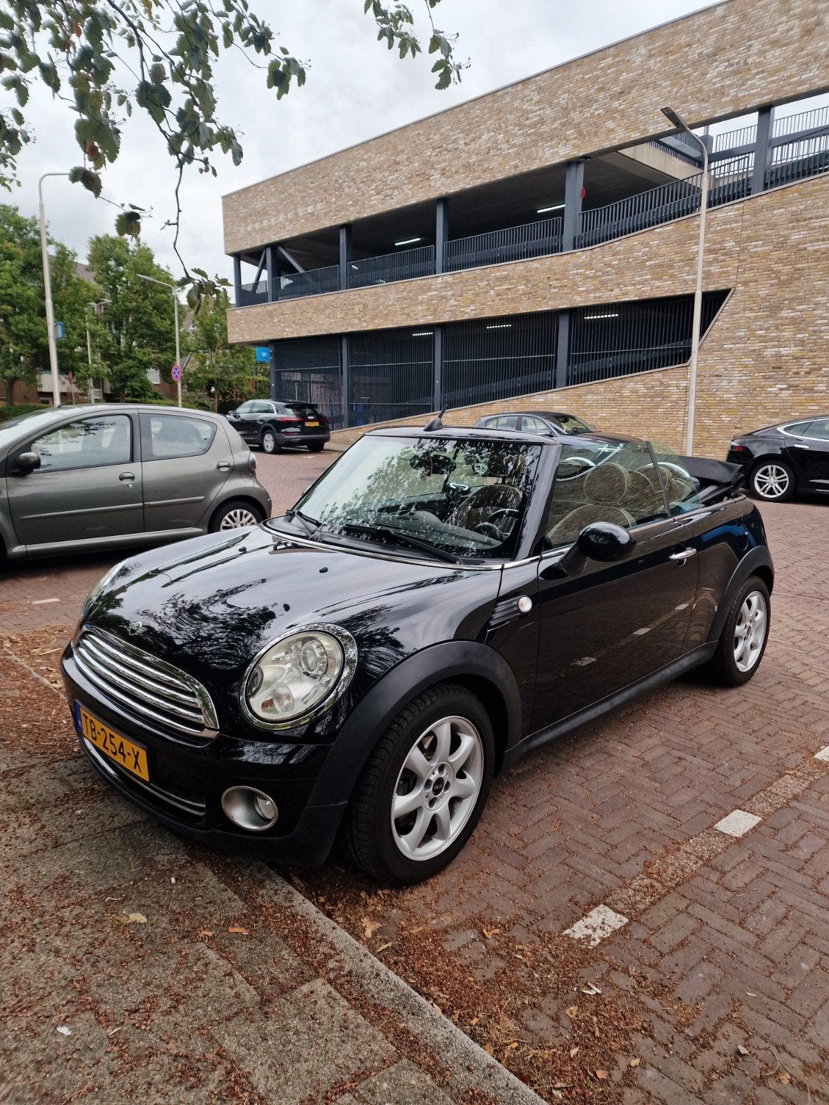 Mini 1.6 Cooper Cabrio 2009 Zwart, Auto's, Mini, 4 cilinders, Cabriolet, 4 stoelen, Handgeschakeld