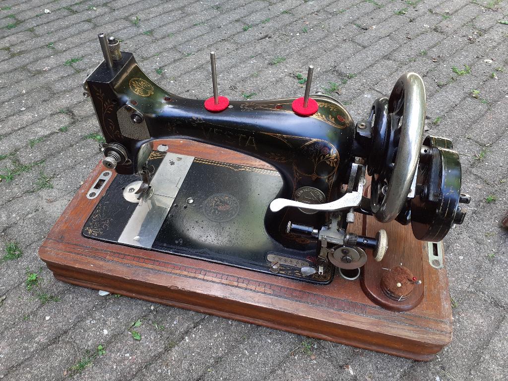 Antieke naaimachine - Vesta, Antiek en Kunst, Antiek | Naaimachines, Ophalen