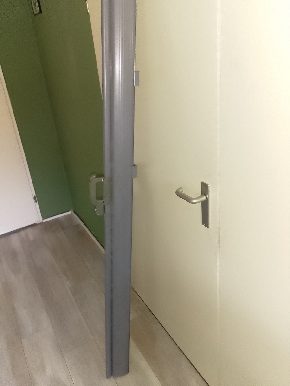 te koop windscherm 2 meter hoog uit te trekken tot 5 meter, Tuin en Terras, Tuinschermen, Ophalen, Gebruikt, Aluminium, 200 cm of meer