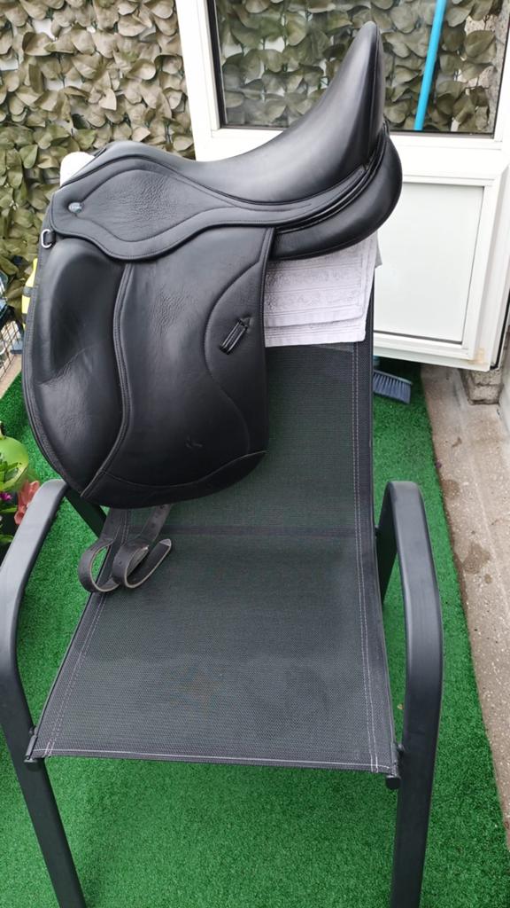 Ikonic Hybrid Light monoblad 18” zadel, Ophalen, Zo goed als nieuw, Dressuur