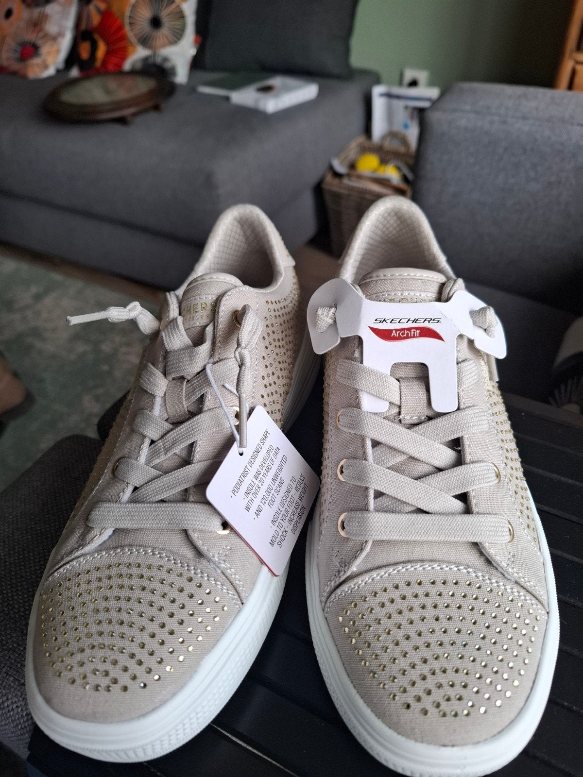 Skechers Arch Fit sneakers met steentjes - Maat 38, Ophalen, Skechers, Beige, Nieuw