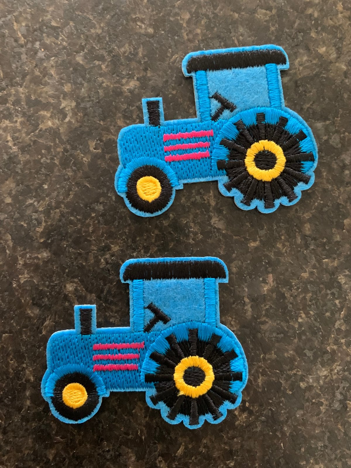 2x Tractor Strijkembleem - leuk op Juichjack Jumbo, Ophalen of Verzenden, Nieuw