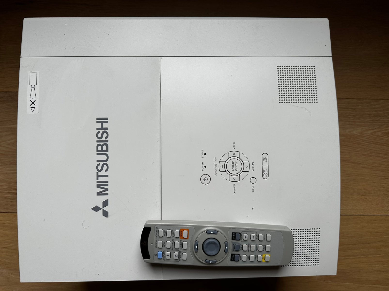 Mitsubishi beamer FL6900U, Ophalen, Zo goed als nieuw
