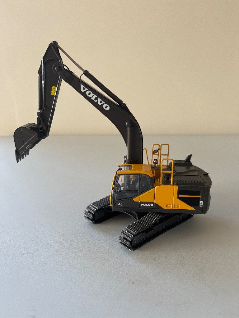 VOLVO EC300E Motorart, Hobby en Vrije tijd, Modelauto's | 1:50, Ophalen of Verzenden, Zo goed als nieuw, Hijskraan, Tractor of Landbouw