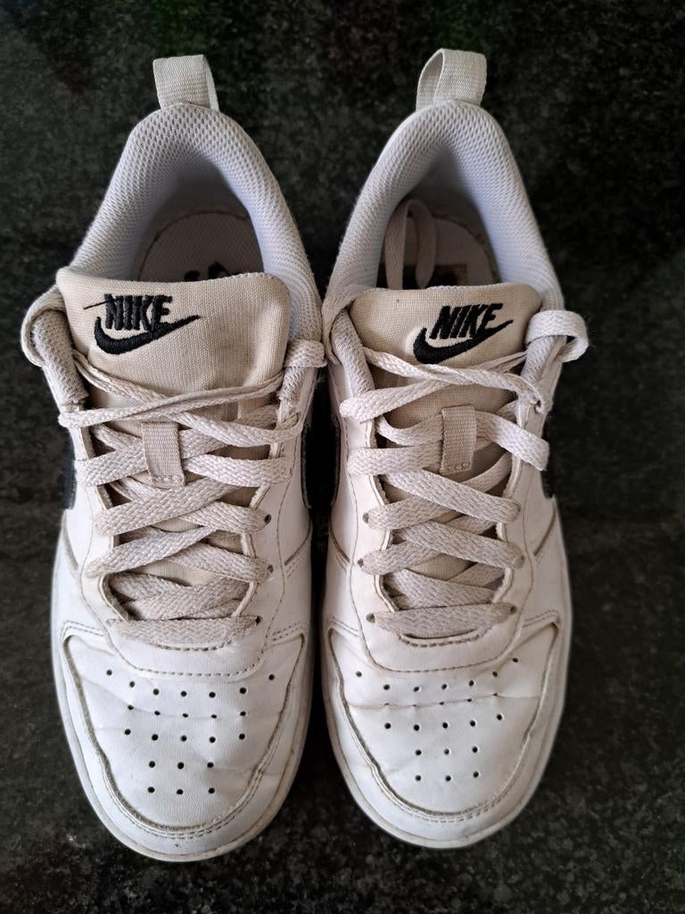 Witte Nike sneakers maat 35,5, Gebruikt, Schoenen, Ophalen of Verzenden, Nike