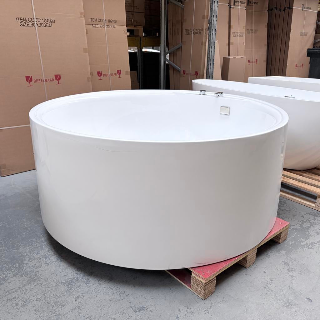 Showroommodel nieuw ligbad Bad rond 150/60 cm nr238, Ophalen of Verzenden, Nieuw
