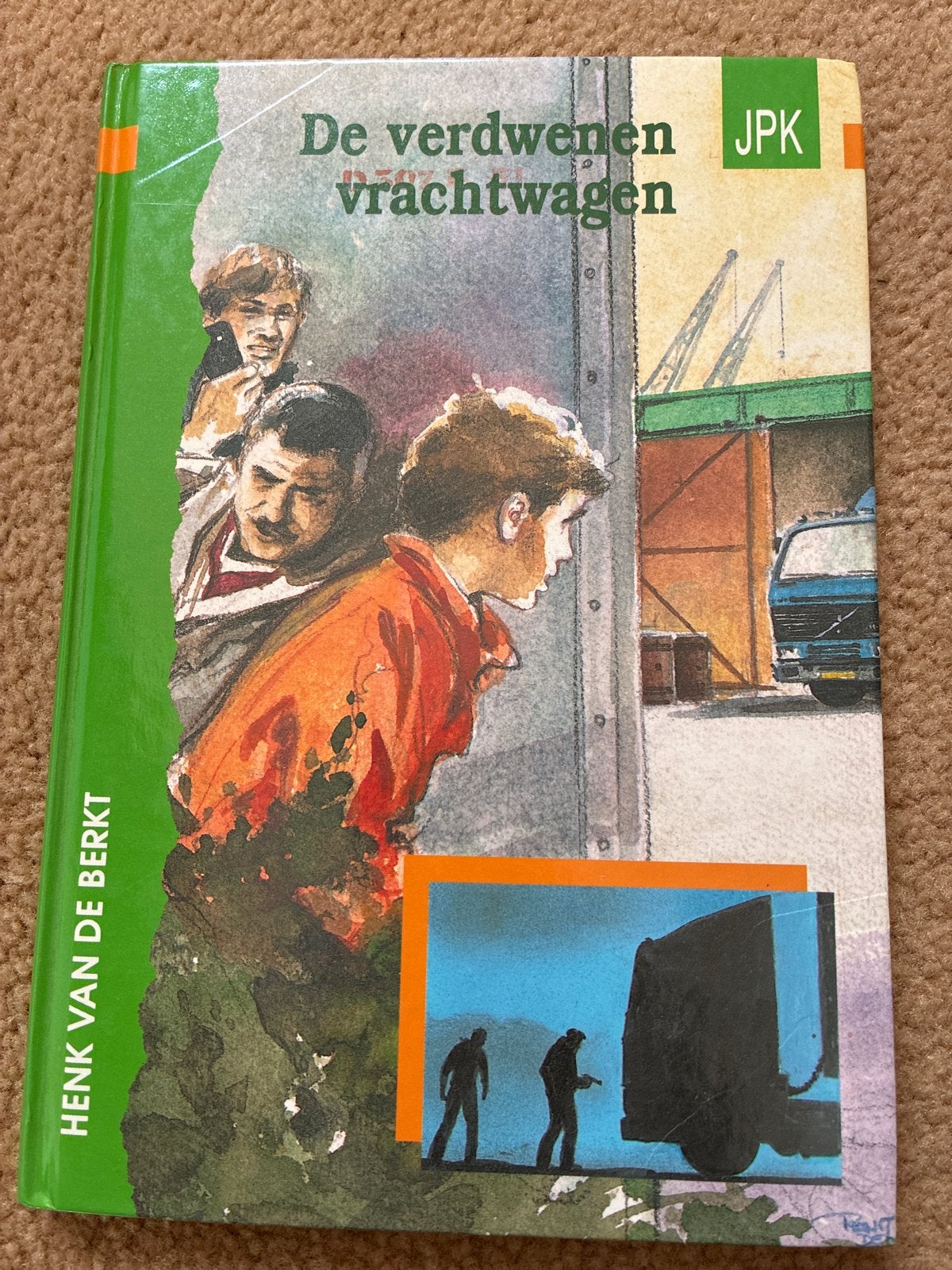 De verdwenen vrachtwagen - JPK - Henk van de Berkt, Boeken, Ophalen of Verzenden, Gelezen, Fictie algemeen