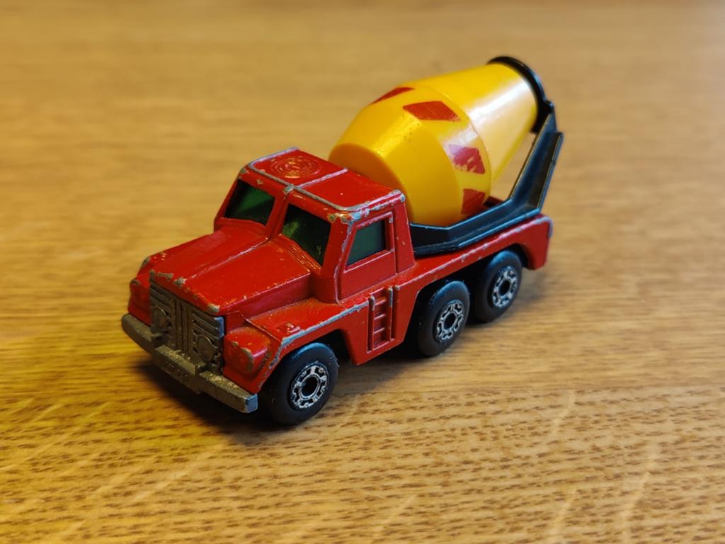 Cement Truck ROOD Matchbox, Ophalen of Verzenden, Zo goed als nieuw, Bus of Vrachtwagen
