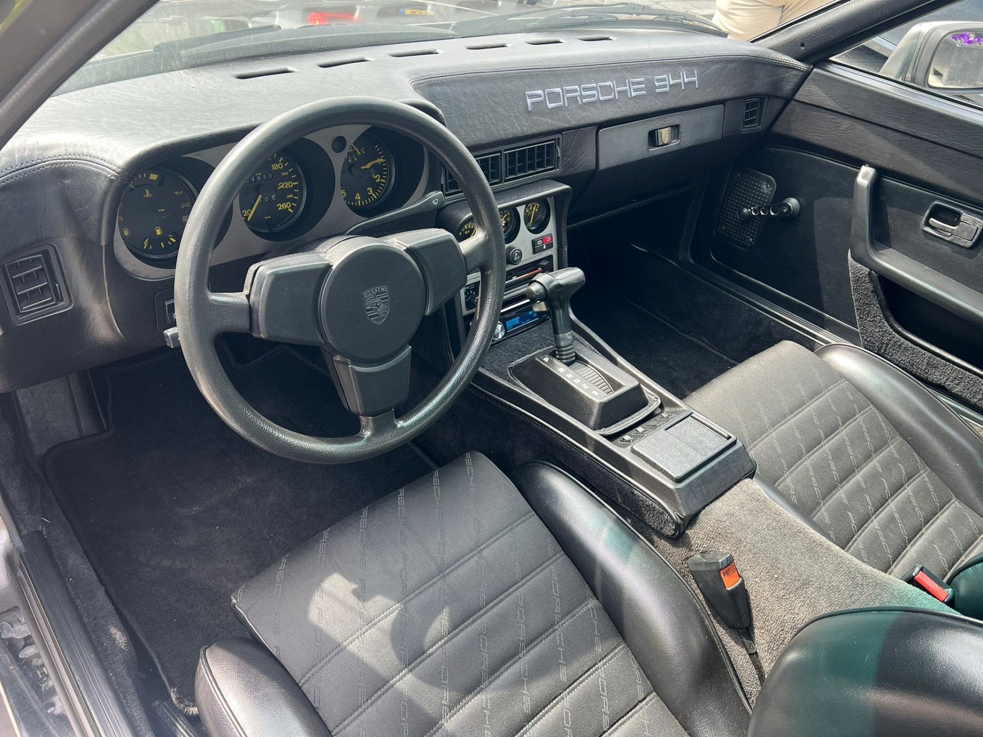 Porsche 944 2.5 Coupé Automaat (bj 1984), Auto's, Oldtimers, Automaat, Achterwielaandrijving, Zwart, 4 stoelen