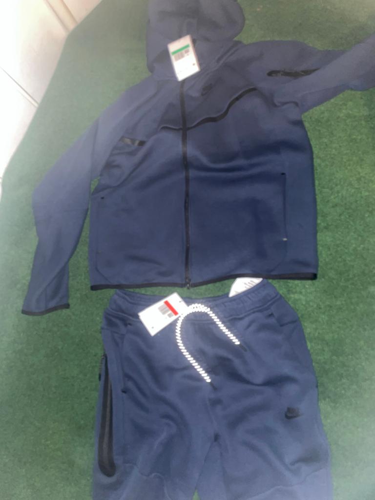 Nieuwste Nike Tech Fleece Pak - Blauw (Boven XL, Onder L), Ophalen of Verzenden, Nieuw, Overige maten, Blauw
