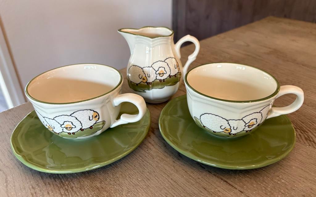 Zeller Keramik "Schaf" set - 2x Kop & Schotel + Melkkannetje, Ophalen of Verzenden, Zo goed als nieuw, Overige stijlen, Kop(pen) en/of Schotel(s)