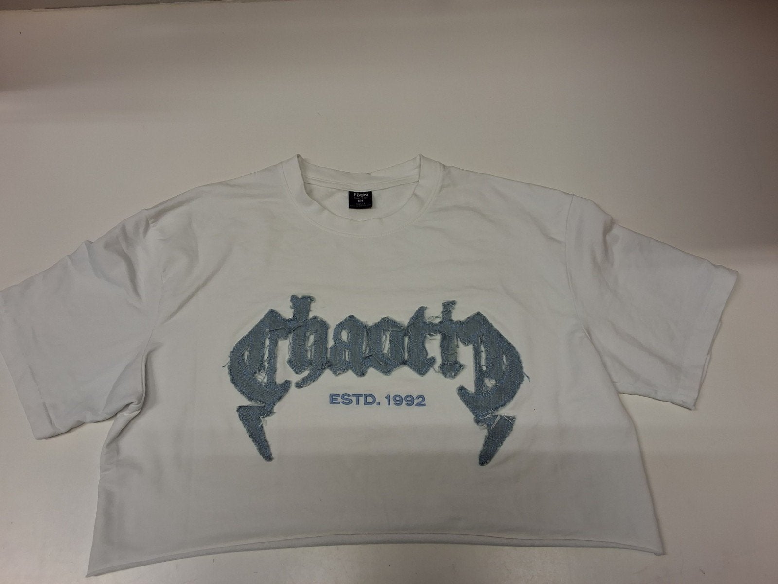Wit Cropped T-shirt met Blauwe 'Chaotic ESTD. 1992' Opdruk, Ophalen of Verzenden