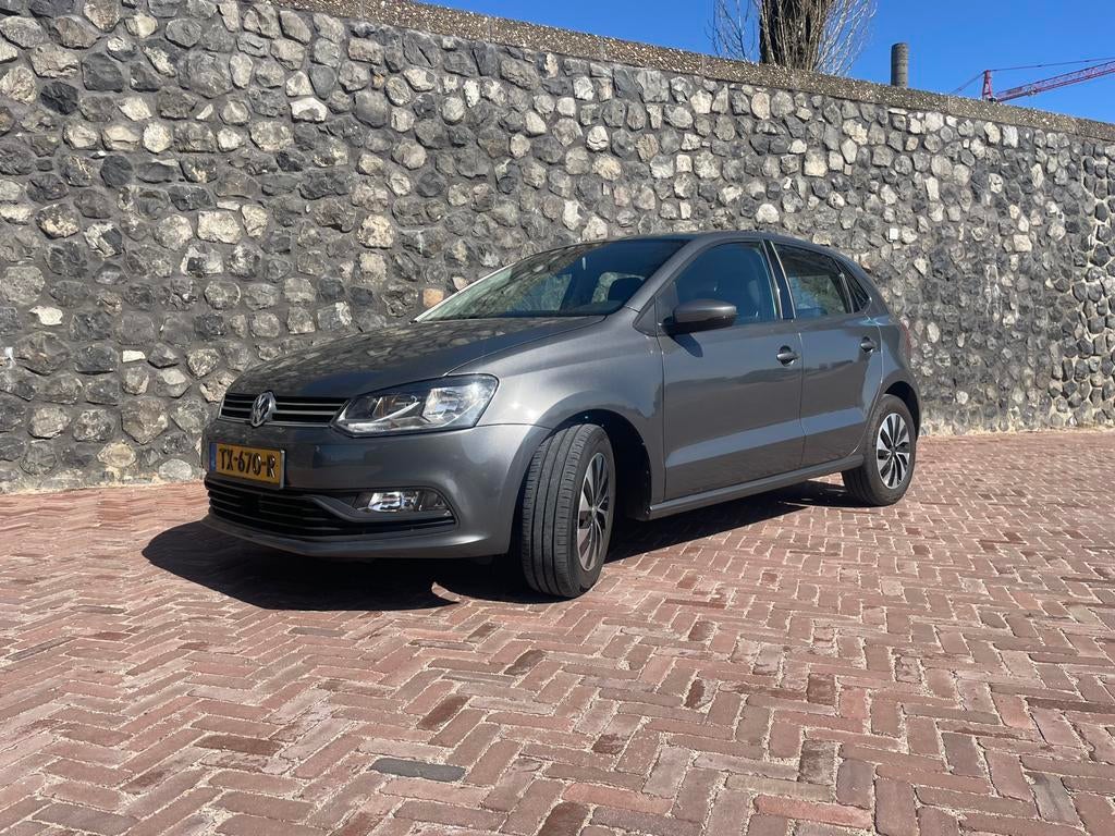 Volkswagen Polo 1.0 MPI 44KW 2017 Grijs, Auto's, Voorwielaandrijving, 40 €/maand, Handgeschakeld, Particulier