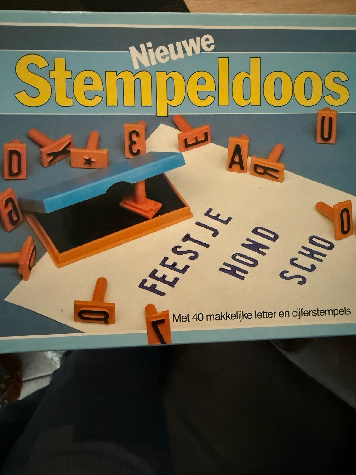 Nieuwe Stempeldoos - 40 Letter- en Cijferstempels, Ophalen, Zo goed als nieuw, Knutselen