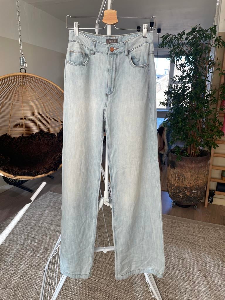DL1961 Hepburn high rise wide leg jeans lichtblauw W27, Verzenden, Zo goed als nieuw, Blauw, W27 (confectie 34) of kleiner