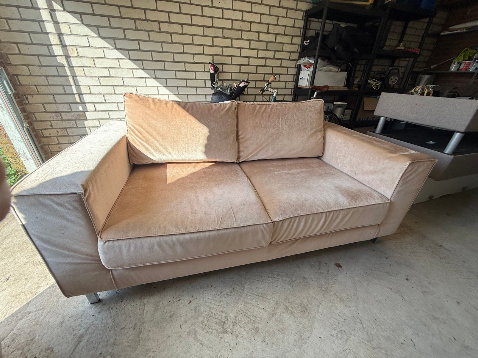Comfortabele 2 zits velours bank - Beige/Nude - 5 jaar oud, Huis en Inrichting, Ophalen, Zo goed als nieuw, 75 tot 100 cm, Tweepersoons