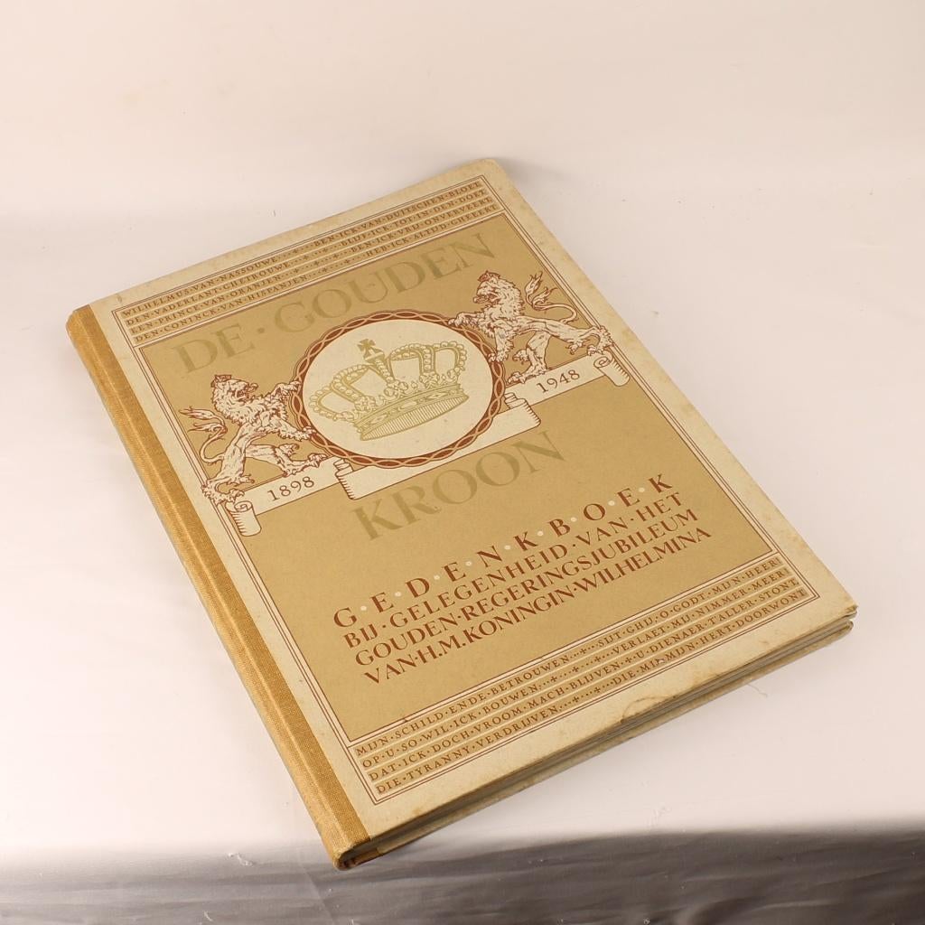De Gouden Kroon – Gedenkboek Koningin Wilhelmina 1948, Boeken, Ophalen of Verzenden, N.V. Drukkerij De Spaarnestad, 20e eeuw of later