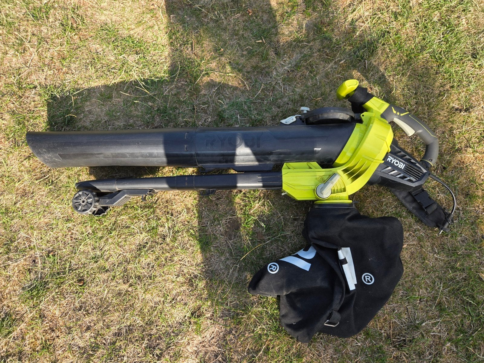 Ryobi RBV3000CESV Bladblazer/Bladzuiger met Versnipperfuncti, Tuin en Terras, Ophalen, Gebruikt, Met opvangzak, Handgedragen