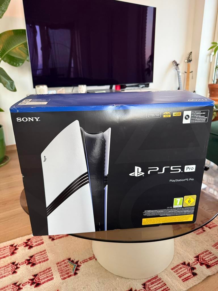 PS5 Pro - 1 week old!, Spelcomputers en Games, Spelcomputers | Sony PlayStation 5, Ophalen, Zo goed als nieuw