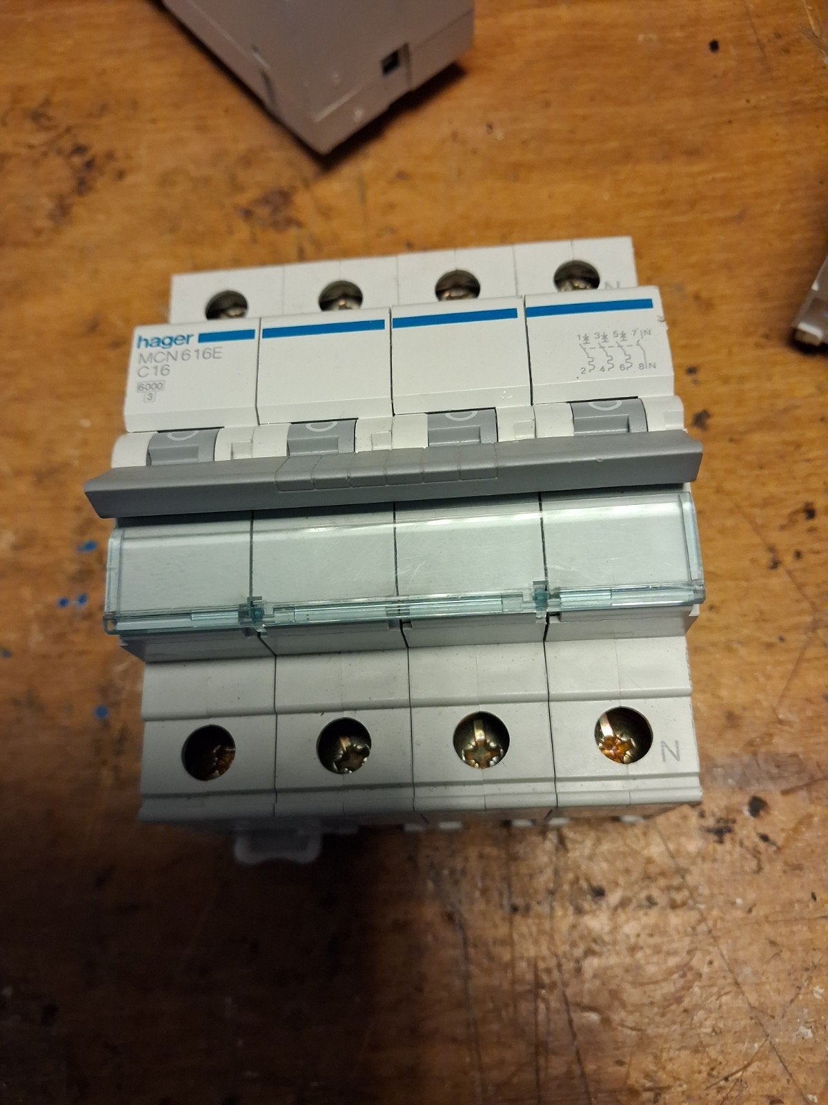 Hager MCN616E C16 Installatieautomaat, Doe-het-zelf en Verbouw, Elektra en Kabels, Ophalen of Verzenden, Gebruikt, Hager, Installatieautomaat
