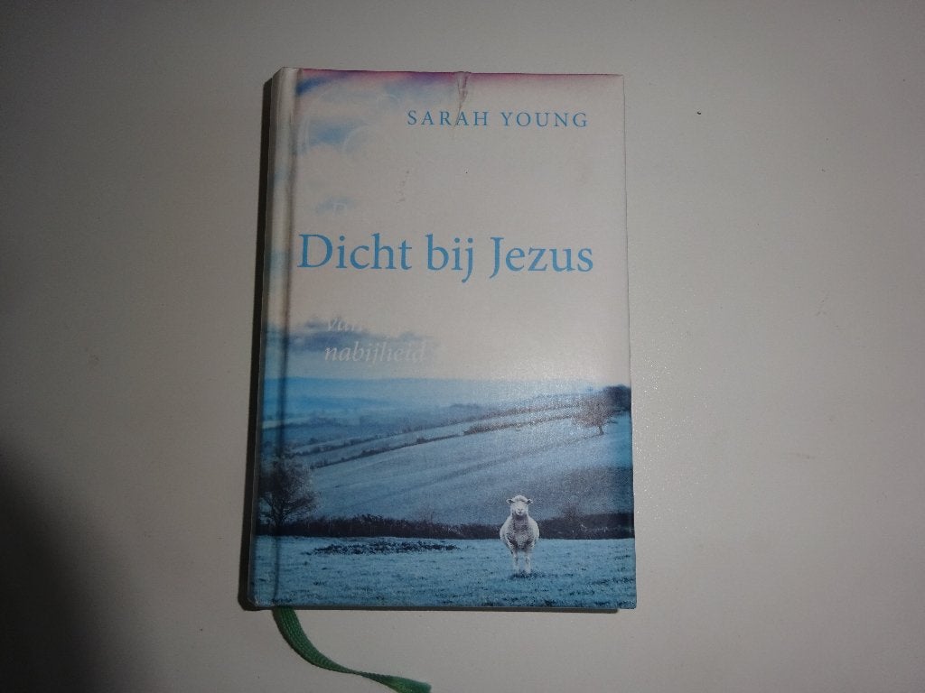 SARAH YOUNG - DICHT BIJ JEZUS - BIJBELS DAGBOEK, Ophalen of Verzenden, Gelezen, Christendom | Protestants