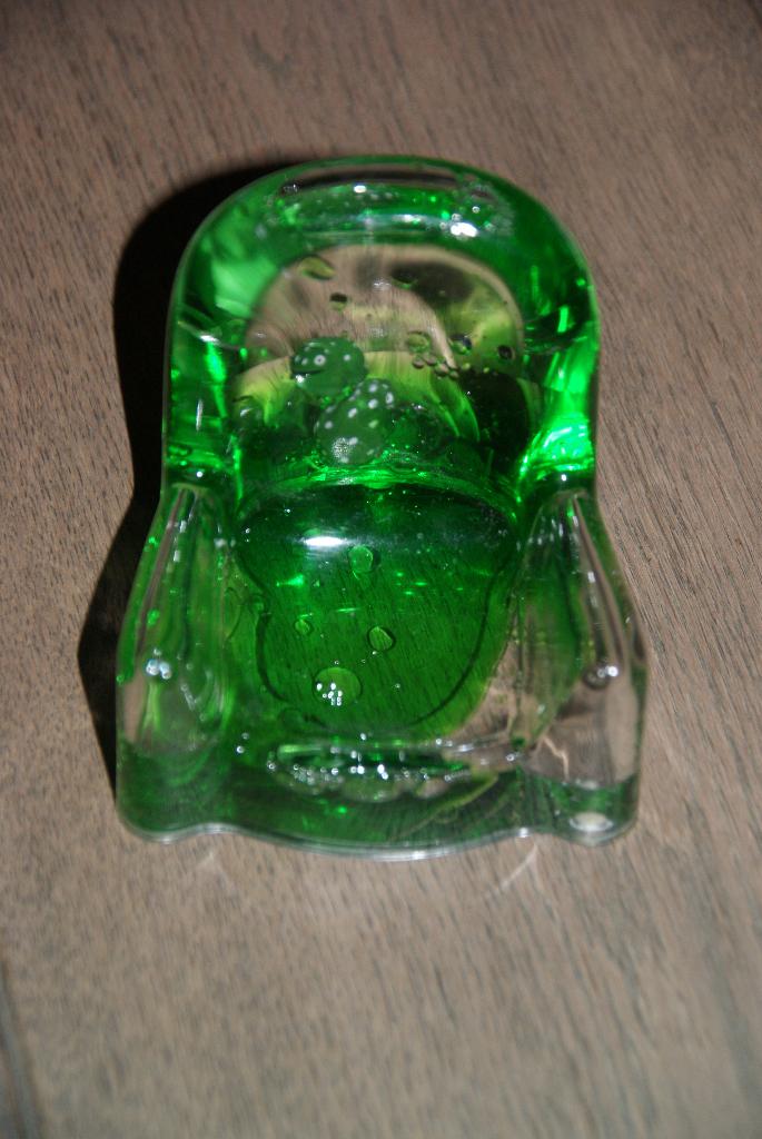 Te koop: Stoel plexiglas waarin op vloeistof kikkers drijven, Ophalen of Verzenden, Zo goed als nieuw, Reptiel of Amfibie, Overige typen