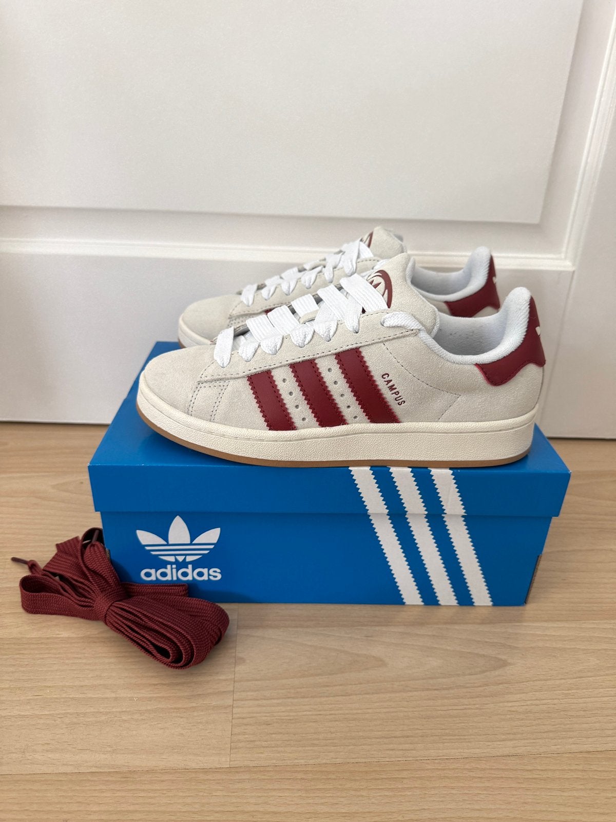 Adidas campus 00s maat 39 1/3, Nieuw, Ophalen of Verzenden, Sneakers of Gympen, Rood