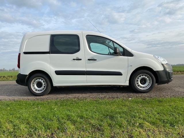 Citroen Berlingo 1.6 BlueHDI 75 Club 98.000 km!/ airco/cv/20, Auto's, Voorwielaandrijving, Stof, Citroën, 23 km/l